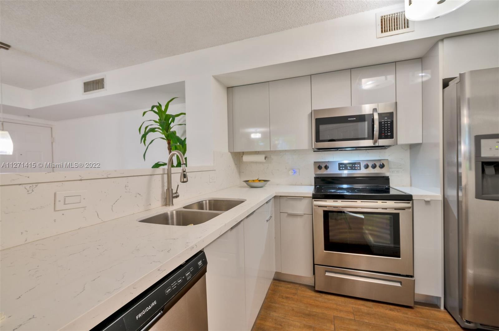 DEVONAIRE CONDO AT PEMBROK - Residential
