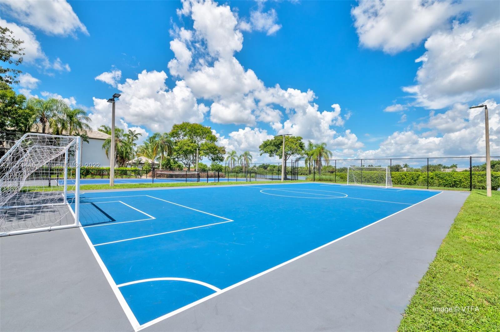 DEVONAIRE CONDO AT PEMBROK - Residential