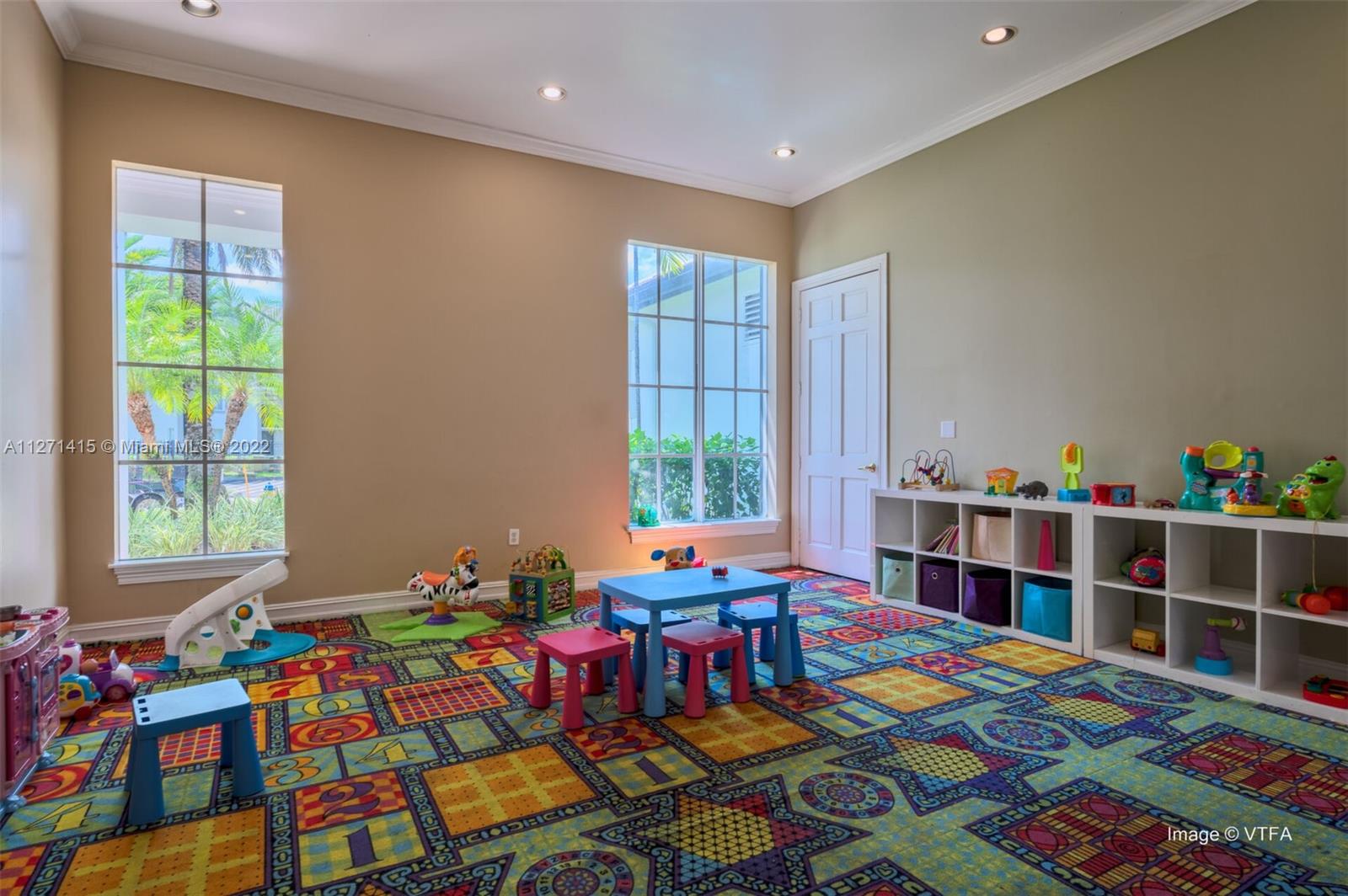 DEVONAIRE CONDO AT PEMBROK - Residential