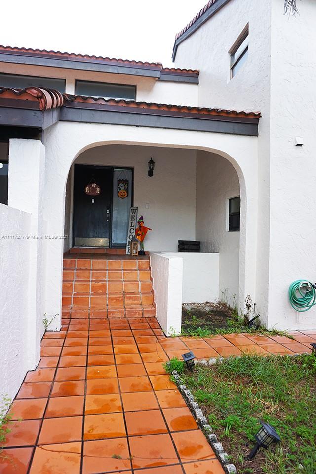 Beautiful 3 bedroom, 3 bath townhome with large private fenced patio in desirable Kenland Court. Enjoy the open and spacious design of this cozy townhome featuring a modern kitchen with newer cabinets, granite counter tops, stainless steel appliances, tiled flooring, vaulted ceilings, large master suite upstairs with roman tub and walk-in closet. Upstairs level includes 2 bedrooms with full bathrooms and downstairs boosts a large bedroom and full bathroom. Kitchen and living area shows beautifully with tons of natural light entering from the patio. Great backyard for entertaining family and friends or just relaxing outdoors. Roof 2018, Electrical Panel 2020 and washer and dryer 2020 in utility room. Open House Saturday 10/30 from 1pm to 5pm only.