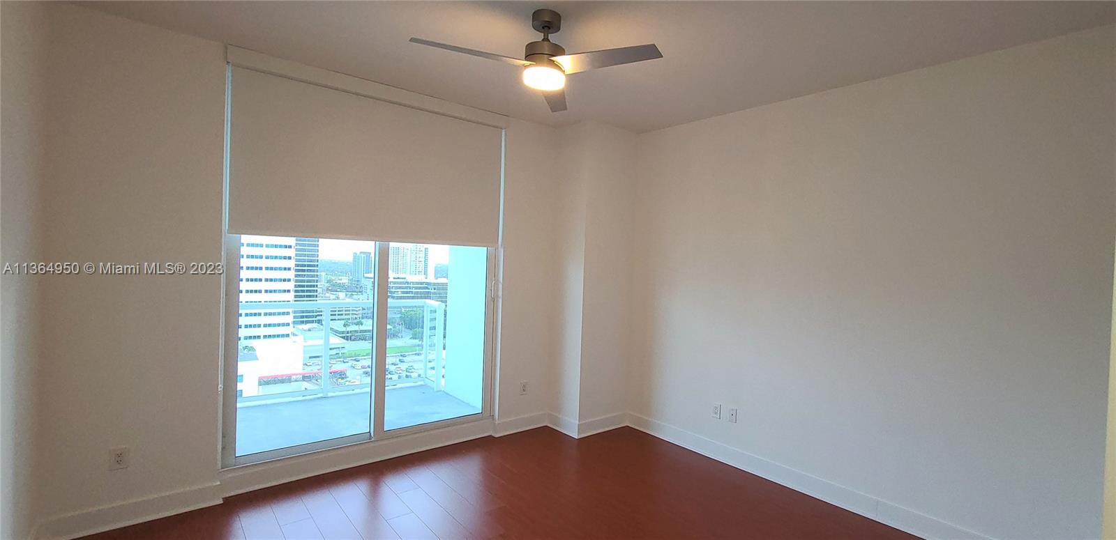 Spacious 1Bed/1.5 Baths with south exposure with lots of natural sunlight, views of the city and a partial ocean view.  The unit features marble floors in the main areas, bathrooms & wood flooring in the living room & bedroom. The floor plan offers an open kitchen with upgraded lighting and window treatments. The Master Bathroom offers a separate shower and a jacuzzi tub. Strada is located just a short distance away from the Brightline train, Las Olas Blvd, Beaches & I-95. This is a full amenity building with a pool, hot tub, gym, business center & Studio Elements Salon & Spa on the 1st floor.