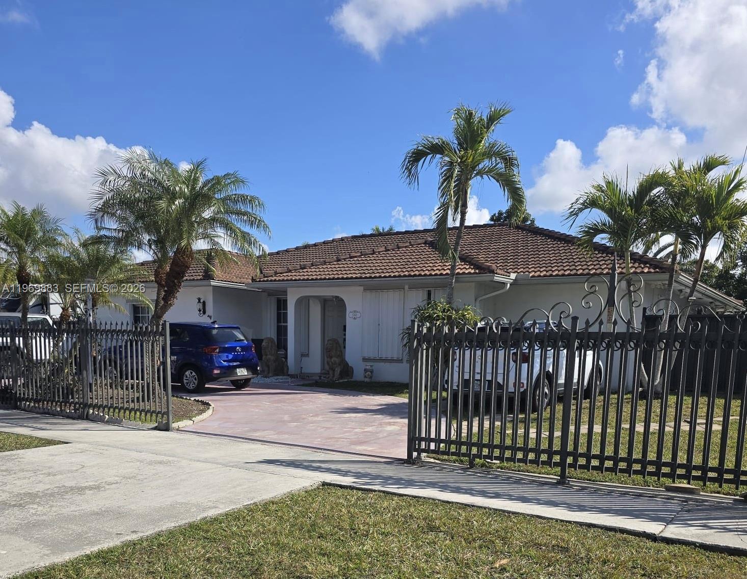 DISCOVER THE PERFECT BLEND OF COMFORT, LOCATION AND LIFESTYLE IN THIS CHARMING HOME.  IT HAS 4 BEDROOM 3 BATHS (TWO MASTER BEDROOMS), ADDITIONALLY HAS ACCORDION HURRICANE SHUTTERS AND AN OVERSIZED LOT.  
THIS HOME OFFERS A PEACEFUL RETREAT TO ENJOY LIVING AT IT'S FINEST WITH SPACE, PRIVACY AND VALUE.  JUST MINUTES AWAY FROM DINING AND SHOPPING.  THE OPEN FLOOR PLAN FEATURES VOLUME CEILINGS AND ABUNDANT NATURAL LIGHT. 
OWNER HAS CONVERTED THE GARAGE INTO A SECOND MASTER BEDROOM WITH PERMITS.  TOTAL SQ FT OF LIVING AREA IS 2550 SQ FT.  THERE ARE 4 BEDROOMS AND 3 FULL BATHROOMS. GORGEOUS FREE FORM POOL. PLENTY OF MATURE FRUIT TREES.  COMPLETELY FENCED FOR PRIVACY.