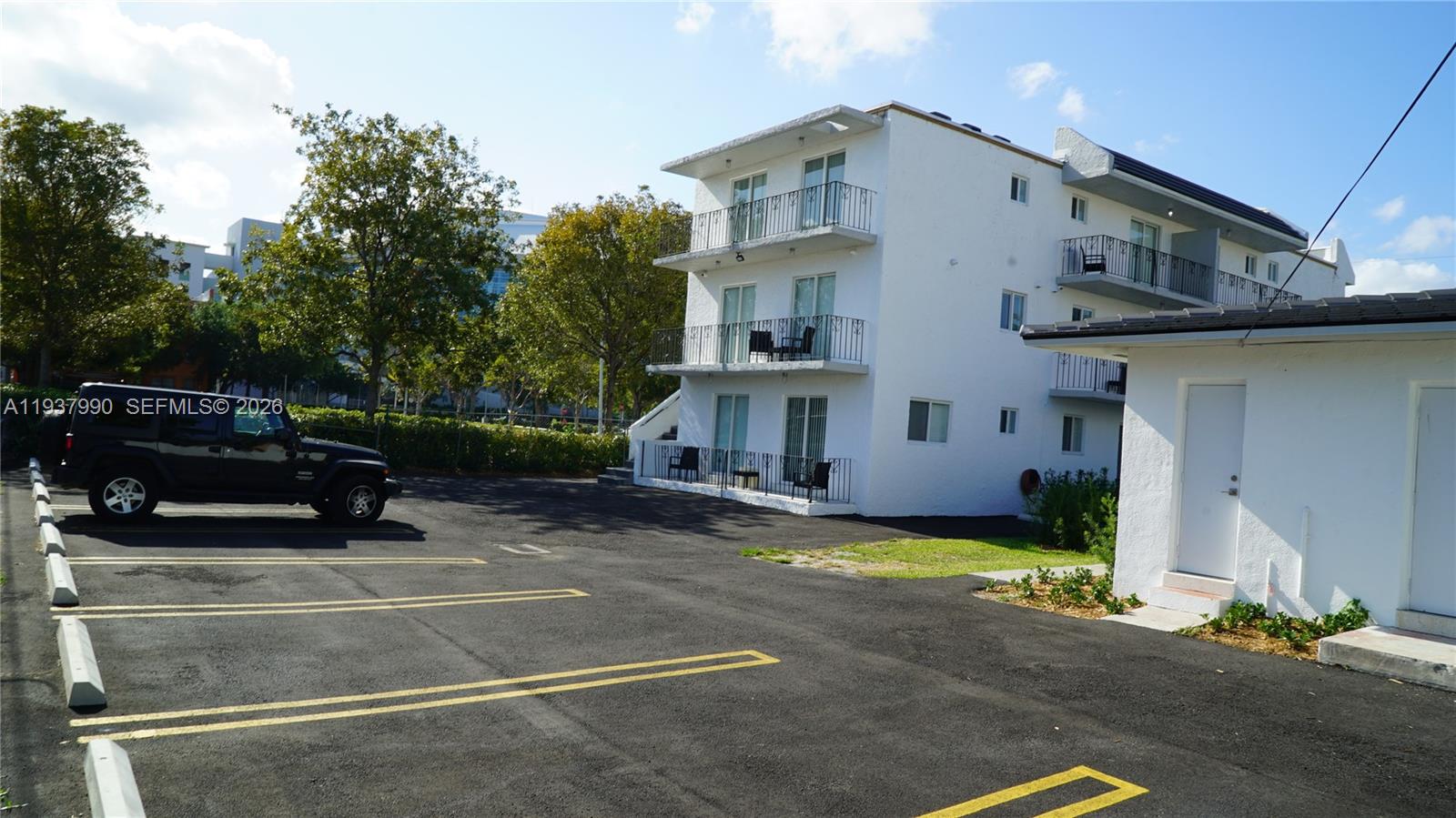 LAWRENCE EST LAND CO - Residential Lease