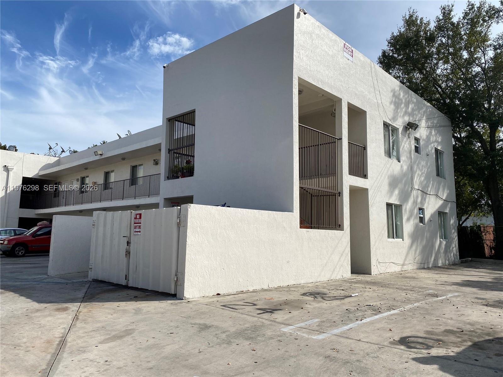 Large 2/1 with big REMODELED KITCHEN in the Heart of Miami.  Corner Unit, Central A/C, 1 Parking Space, Laundry On-site, First Floor Entry.  Close to the airport, downtown, Brickell, South Beach, Coral Gables and Coconut Grove.  No Association so RAPID APPROVAL!  Vet and Sec. 8 welcome.