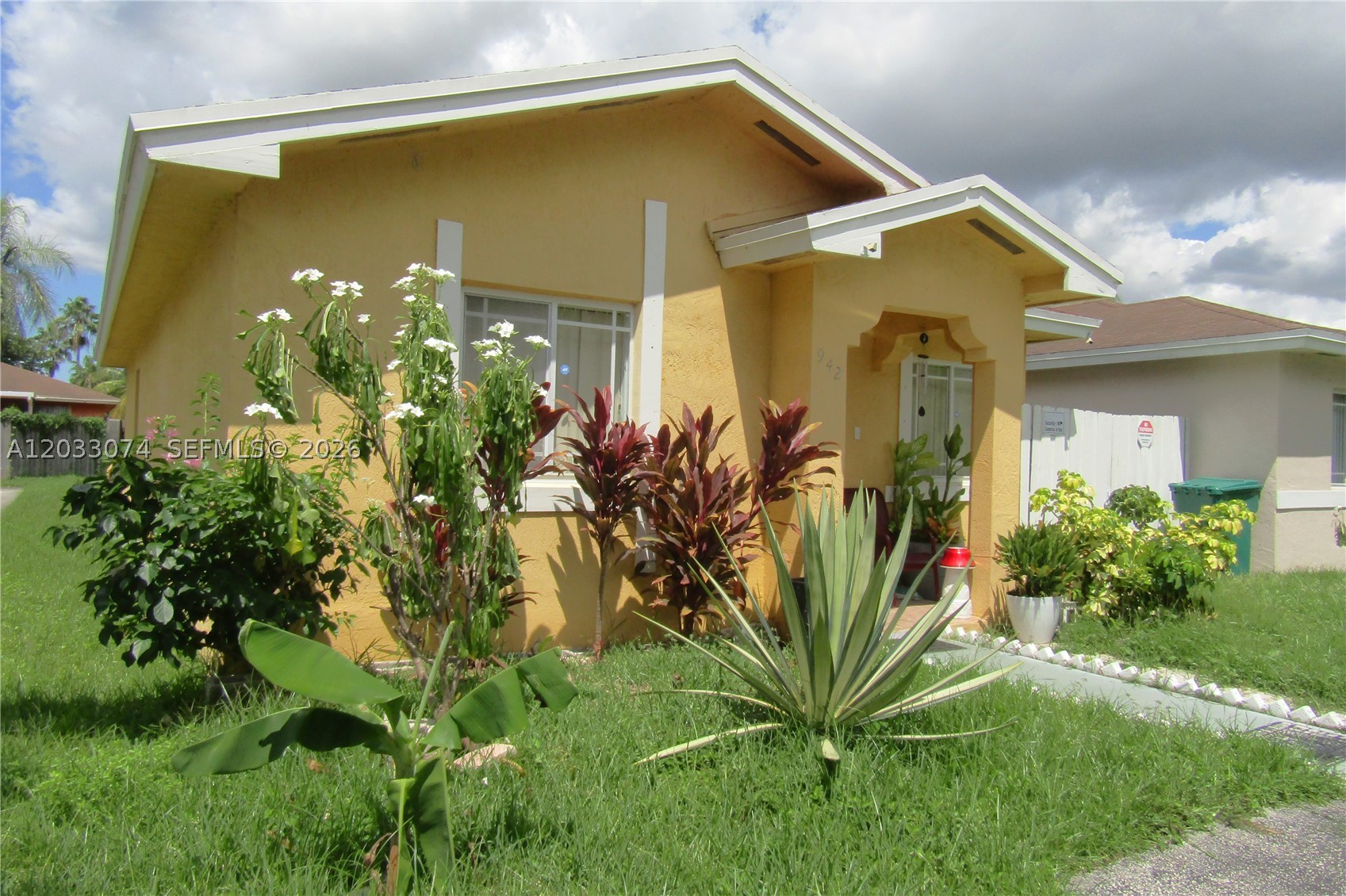 Charming 3 bedrooms, 2 baths single family home in Florida City Villas of Palm Bay. Great place for a family. Enjoy the walking through the trail and the beautiful community lake. Hurricane shutter. Community pool. Few minutes from Florida Keys Outlet, markets, restaurants, hospitals, schools, Turnpike and more. Well maintained community. Plenty parking spaces. Low association fee.