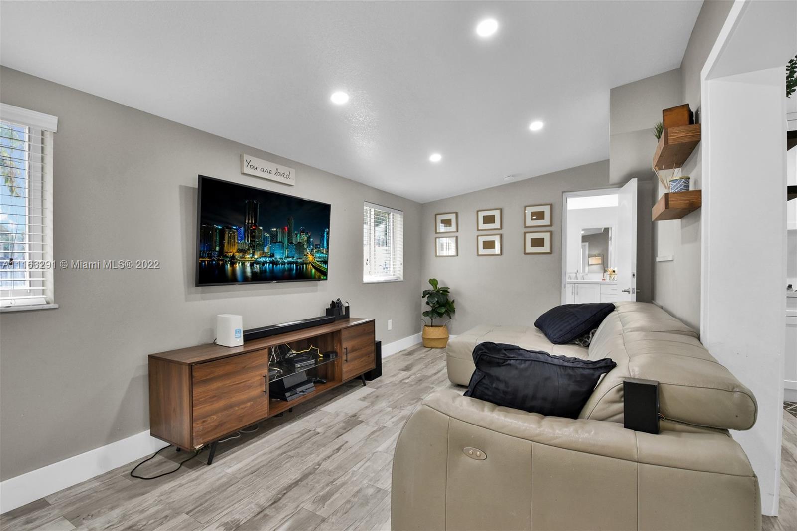 PALM SPRINGS NORTH SEC C - Residential