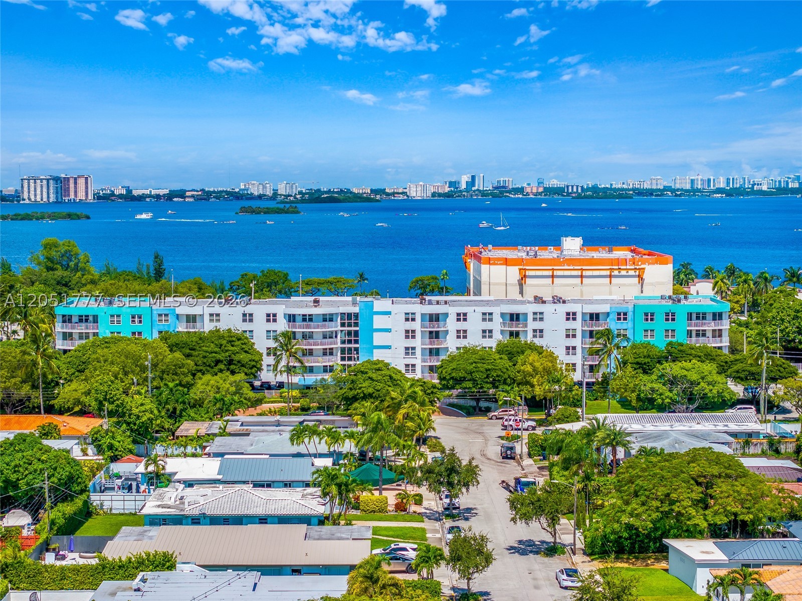 BREEZE CONDO - Residential