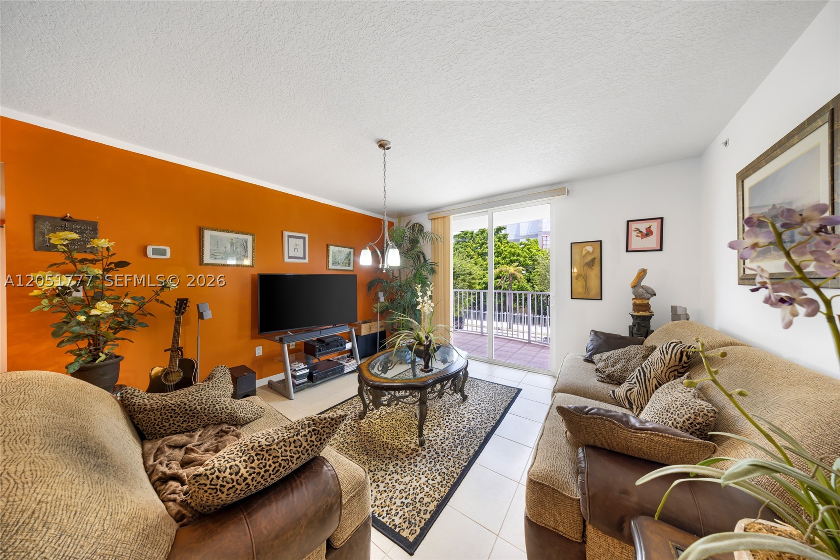 BREEZE CONDO - Residential