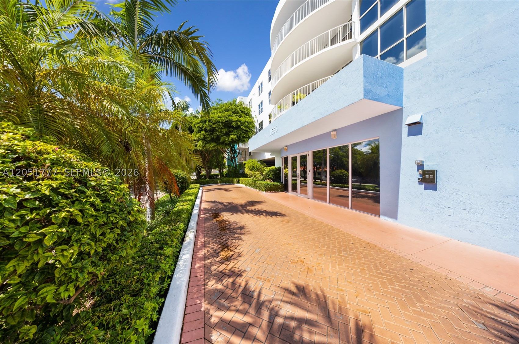 BREEZE CONDO - Residential