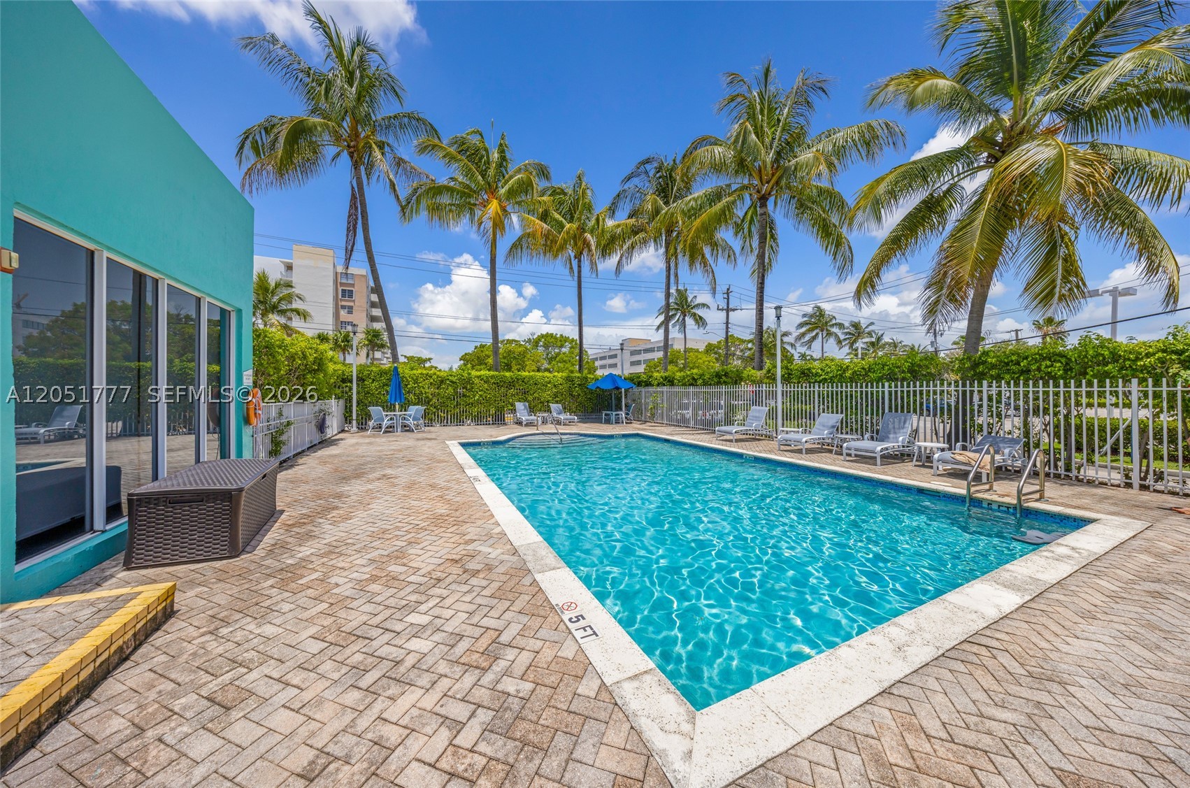 BREEZE CONDO - Residential
