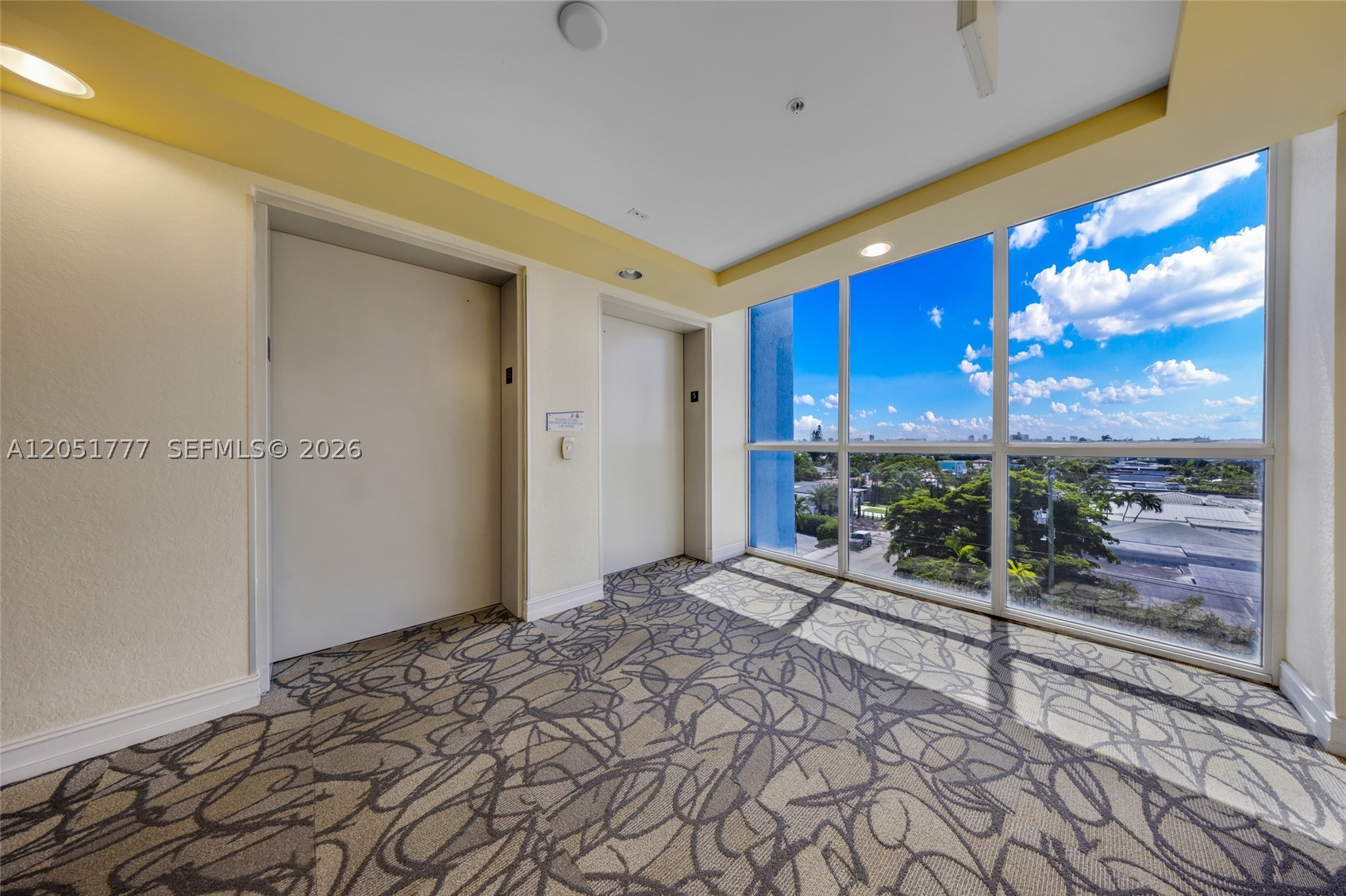 BREEZE CONDO - Residential