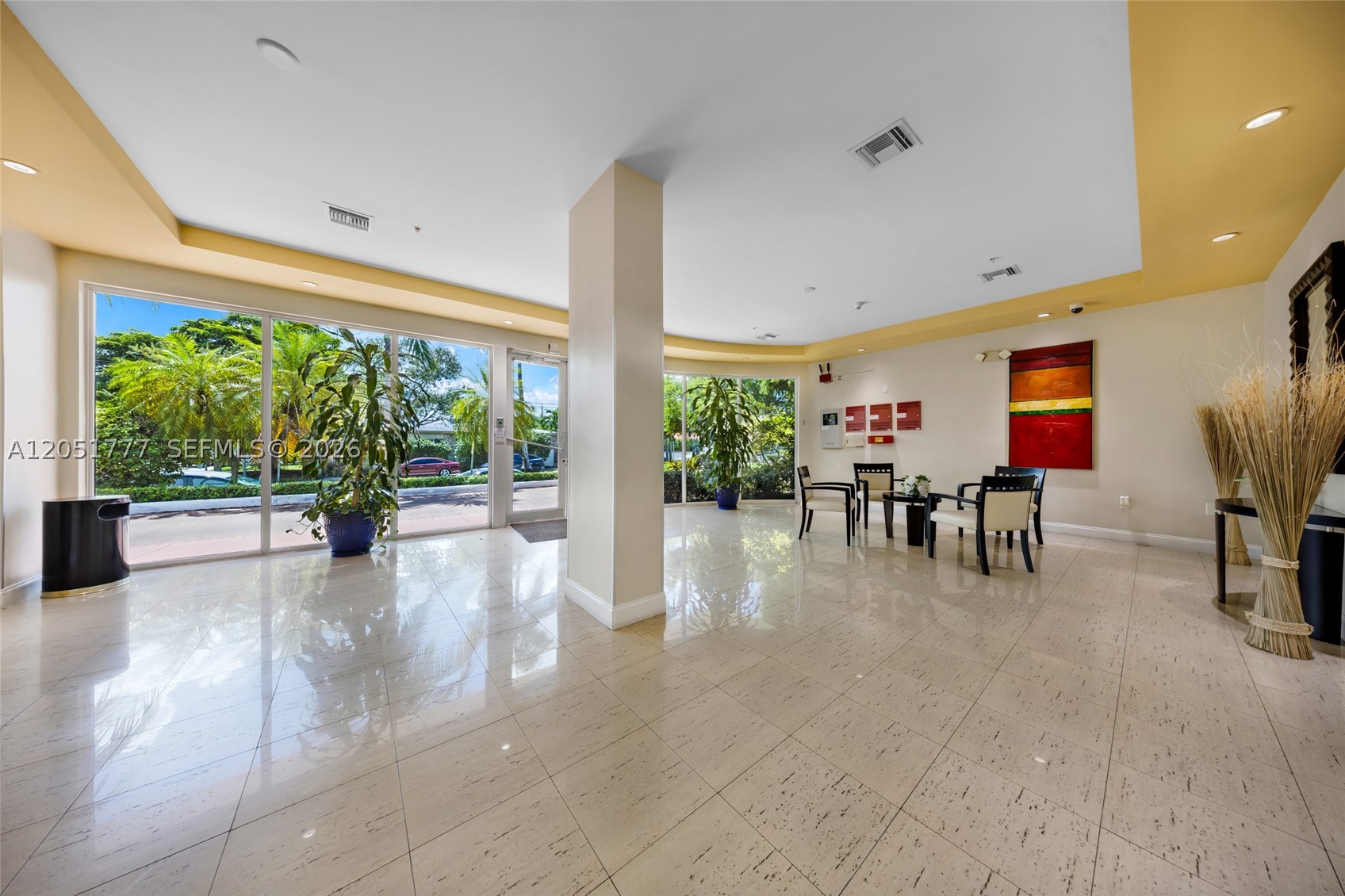 BREEZE CONDO - Residential