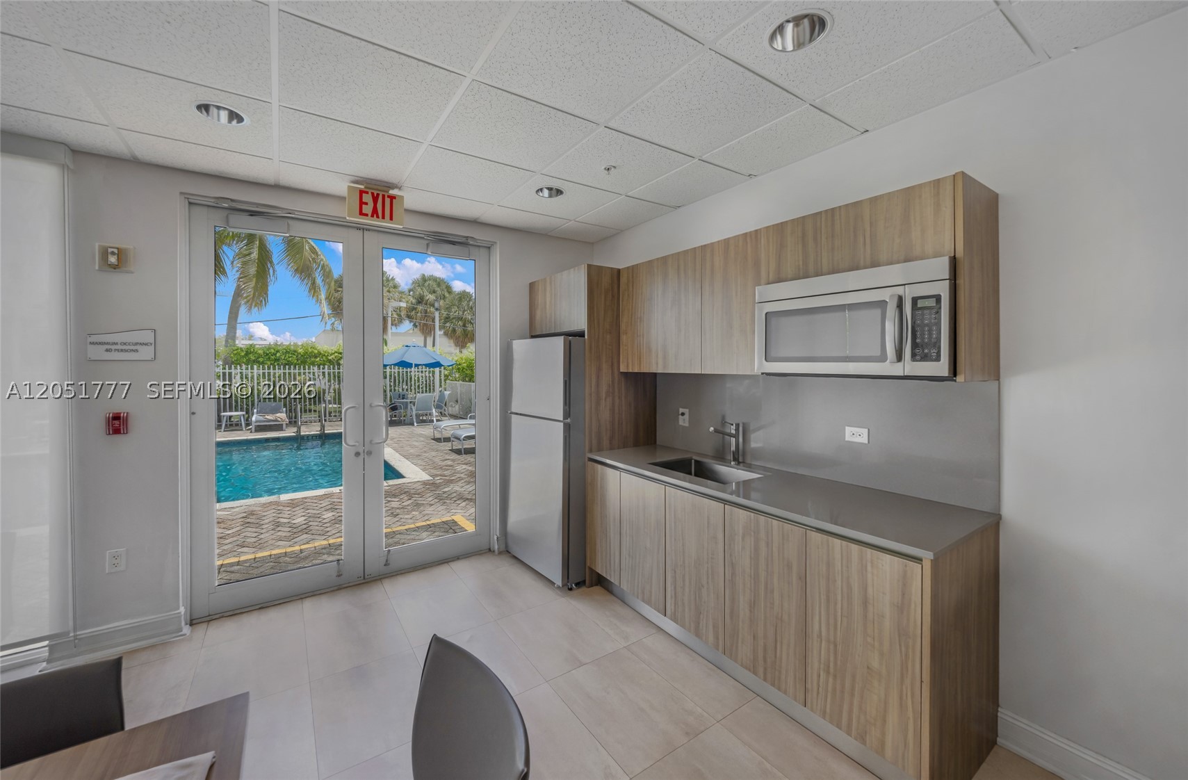 BREEZE CONDO - Residential