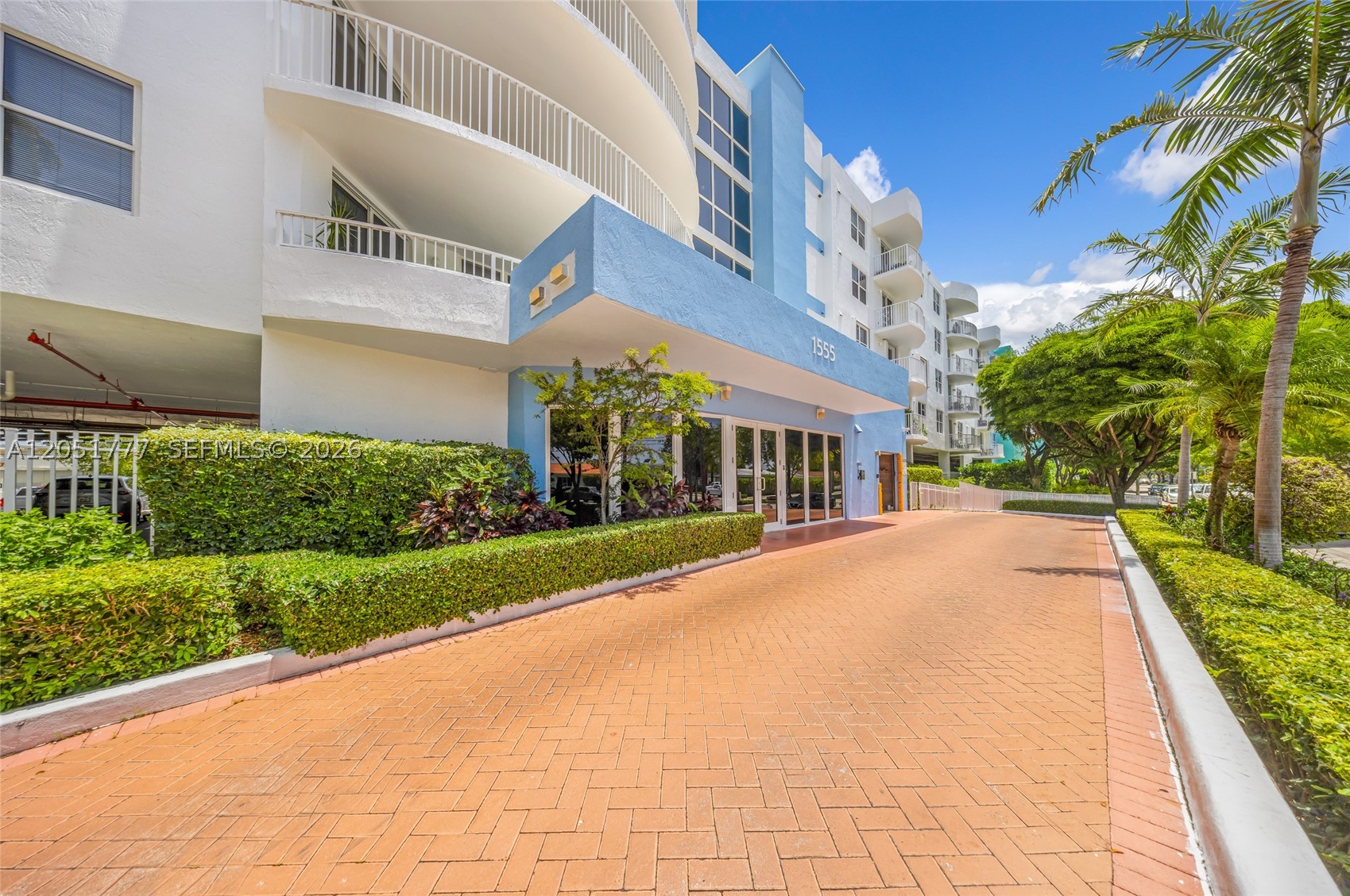 BREEZE CONDO - Residential