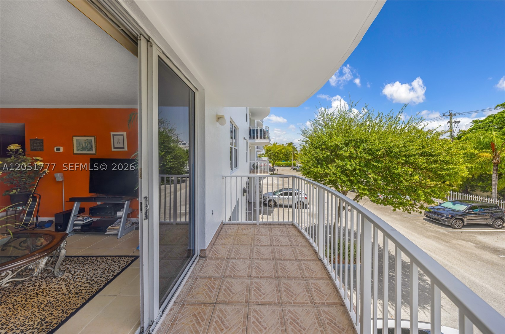 BREEZE CONDO - Residential