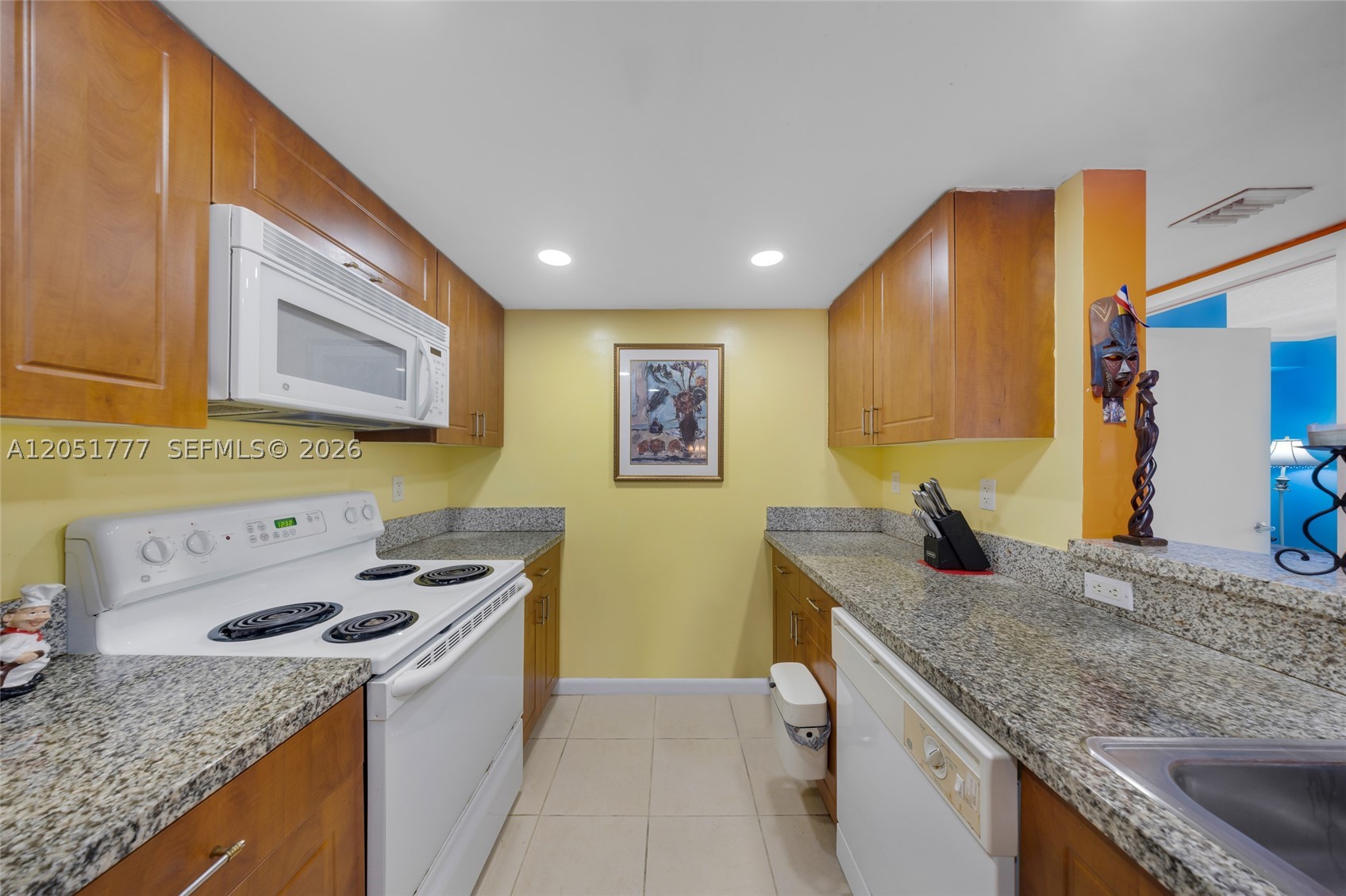 BREEZE CONDO - Residential