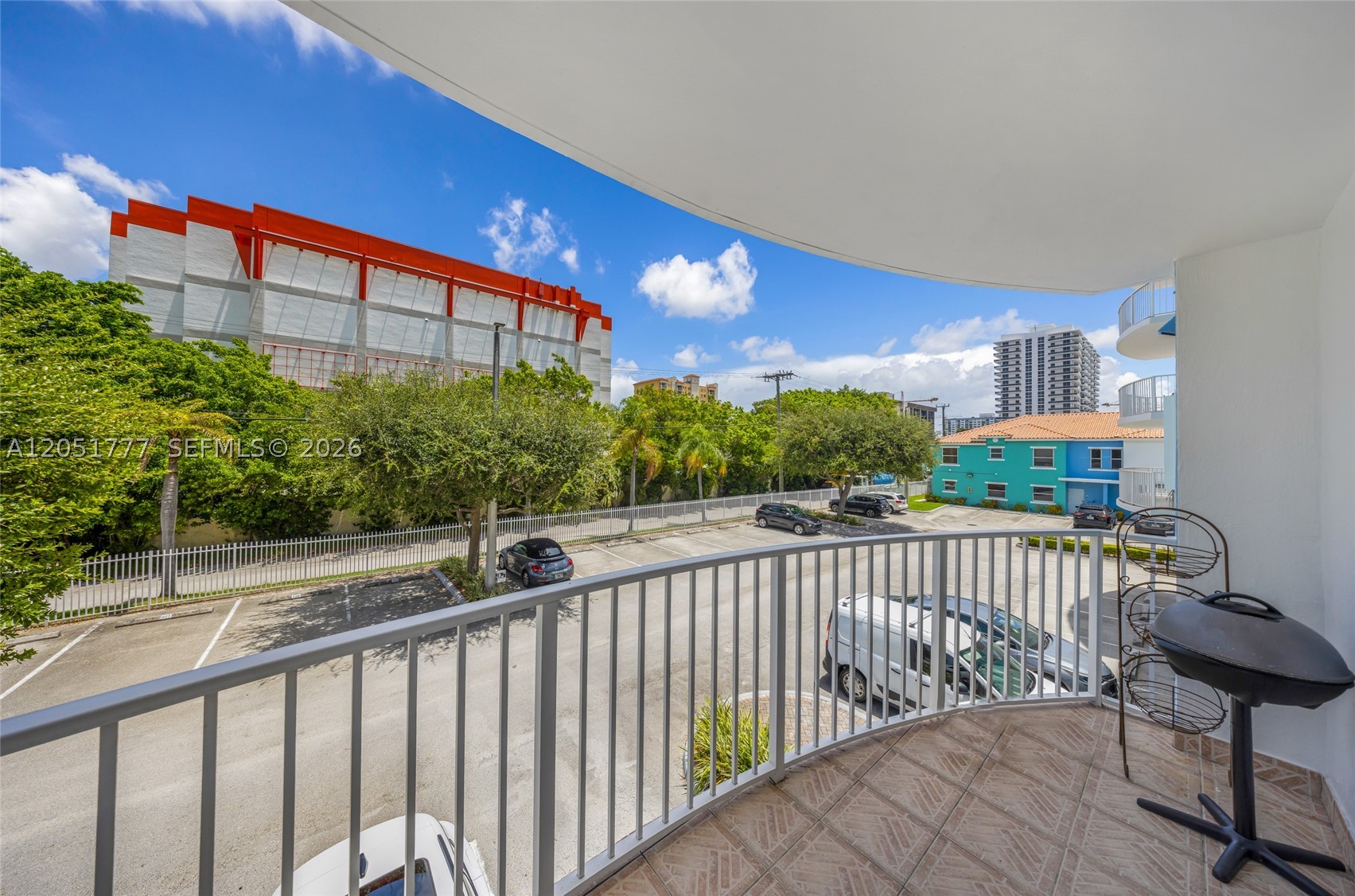BREEZE CONDO - Residential