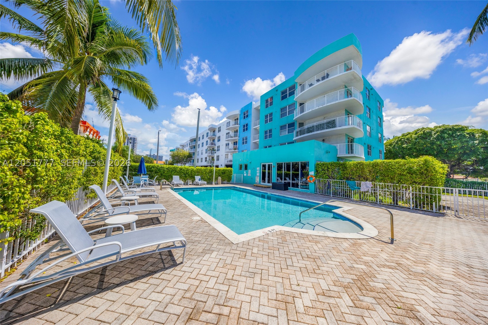 BREEZE CONDO - Residential