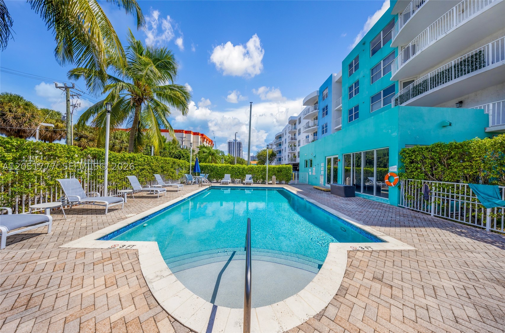 BREEZE CONDO - Residential