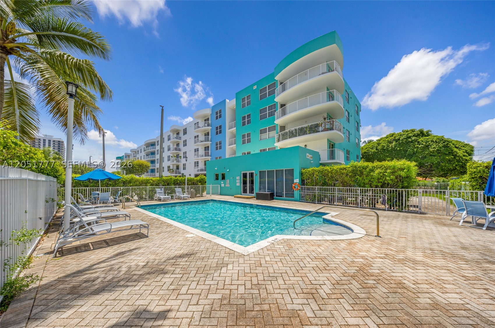 BREEZE CONDO - Residential