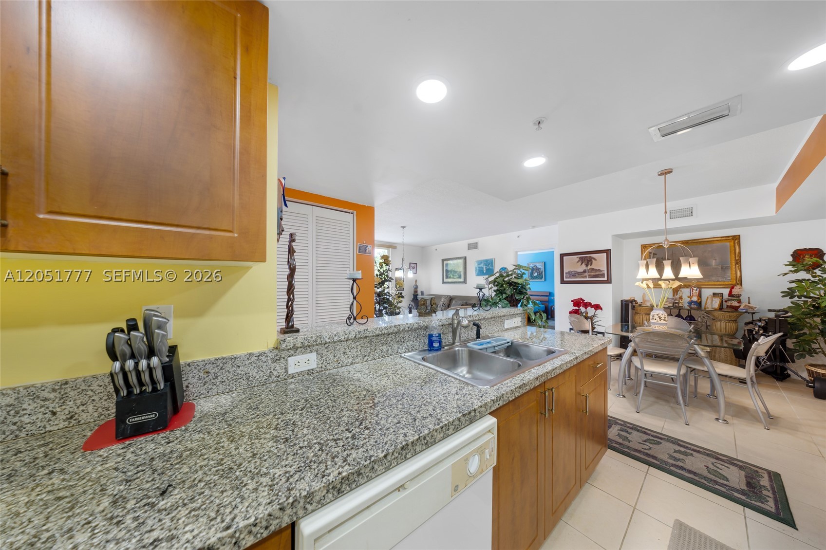 BREEZE CONDO - Residential