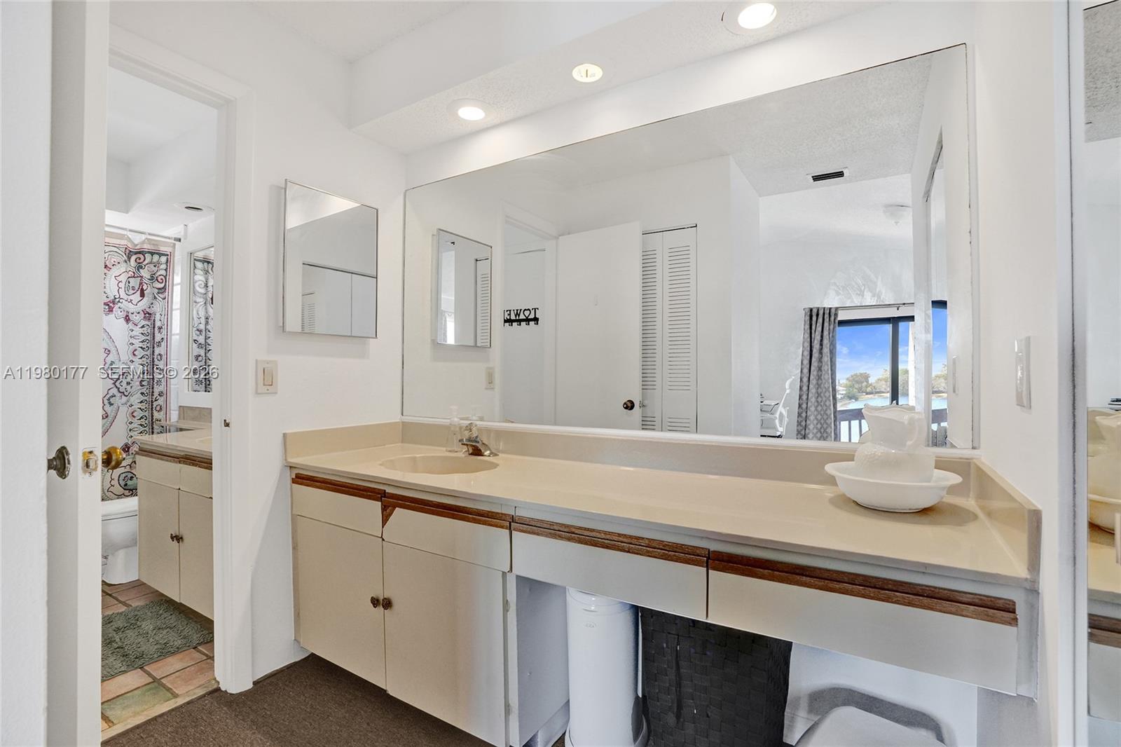 LAKES MEADOW VILG HOMES C - Residential
