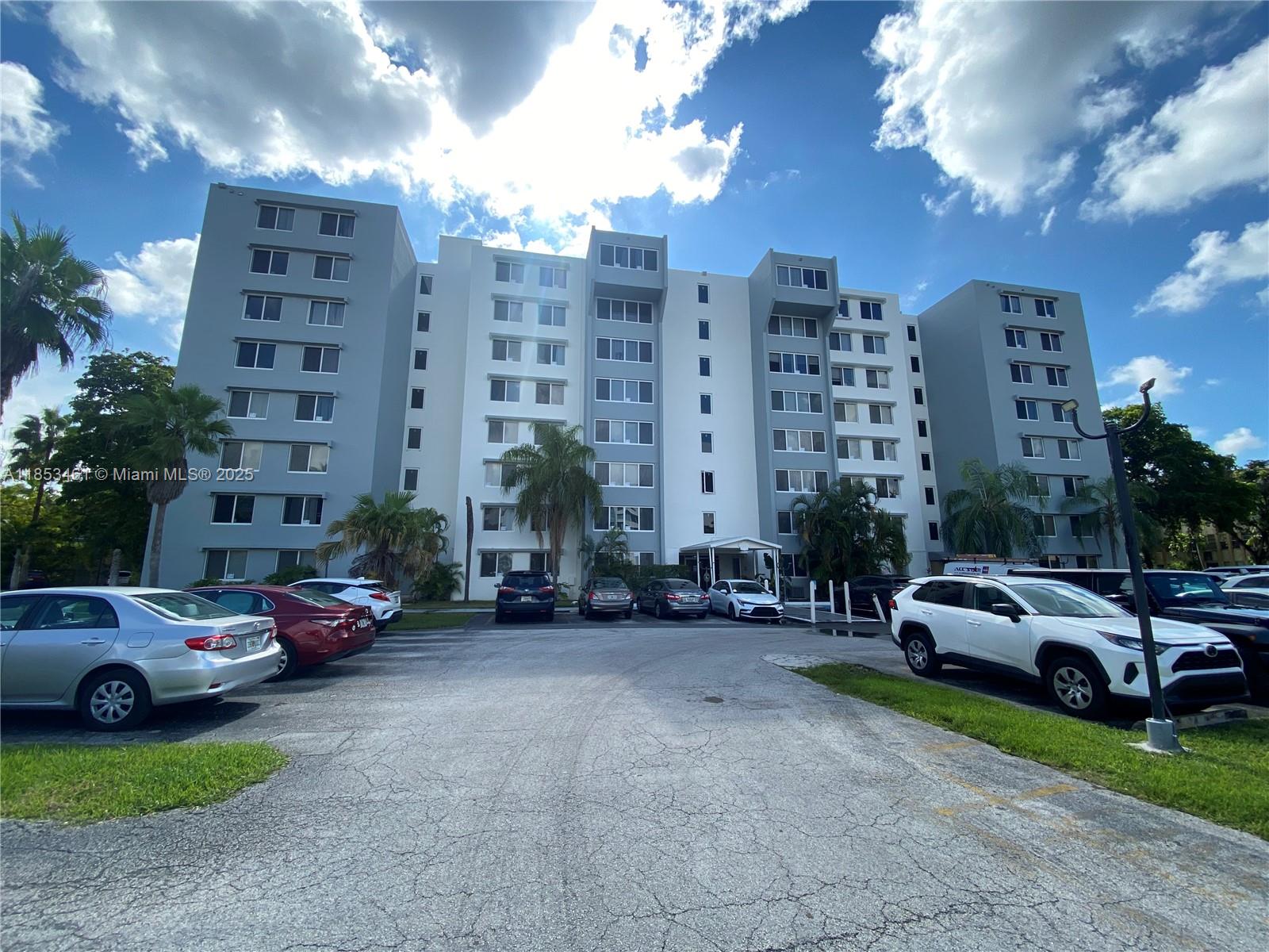Remodeled 1bed/1bath at Dadeland Place condo. Porcelain floors throughout. Open kitchen with stainless steel appliances and wooden cabinets. Walk in closet in master bedroom. New AC and water heater. Washer and dryer inside unit. Walking distance to Dadeland Mall and restaurants. Available now!