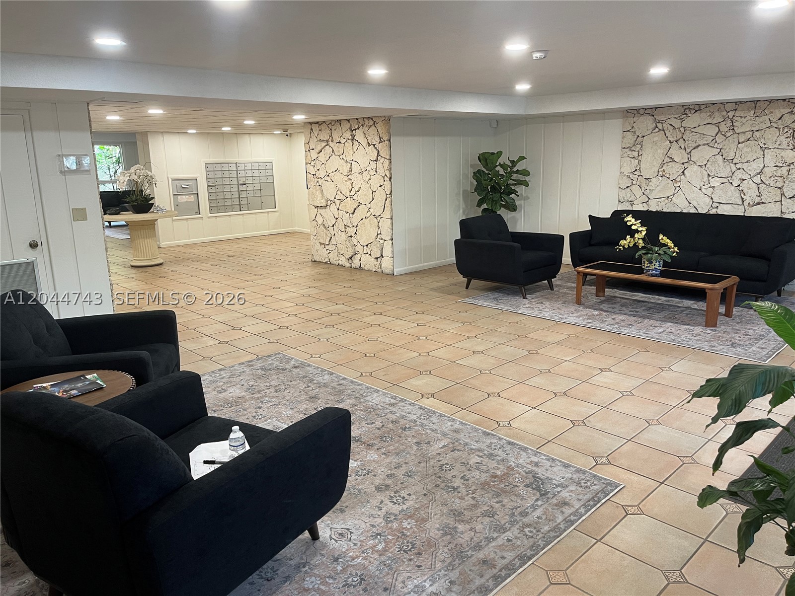 VILLA CAPRI CONDO - Residential Lease