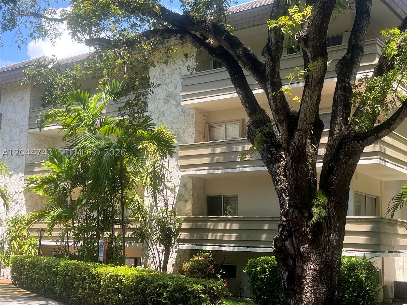 VILLA CAPRI CONDO - Residential Lease