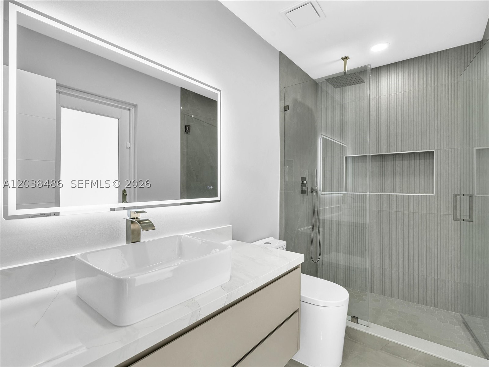 IMPERIAL POINT 2 SEC - Residential Lease