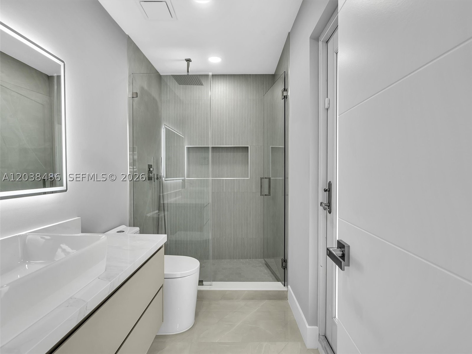 IMPERIAL POINT 2 SEC - Residential Lease
