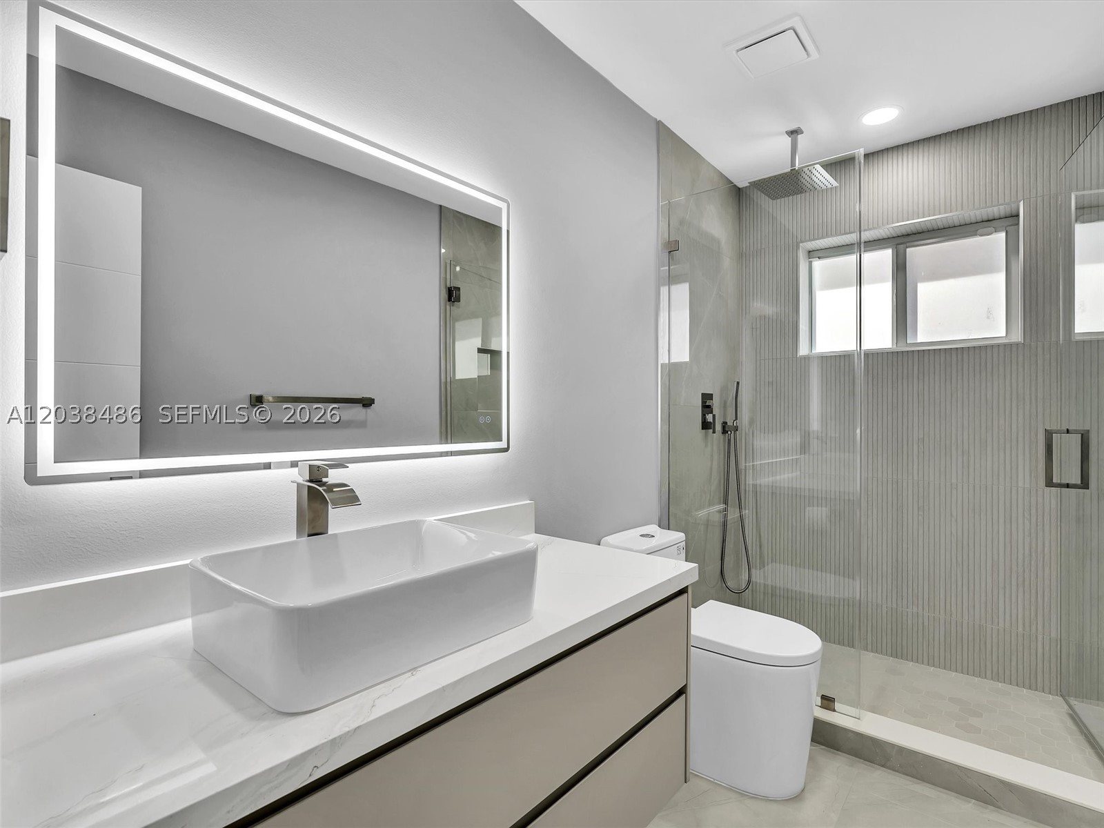 IMPERIAL POINT 2 SEC - Residential Lease