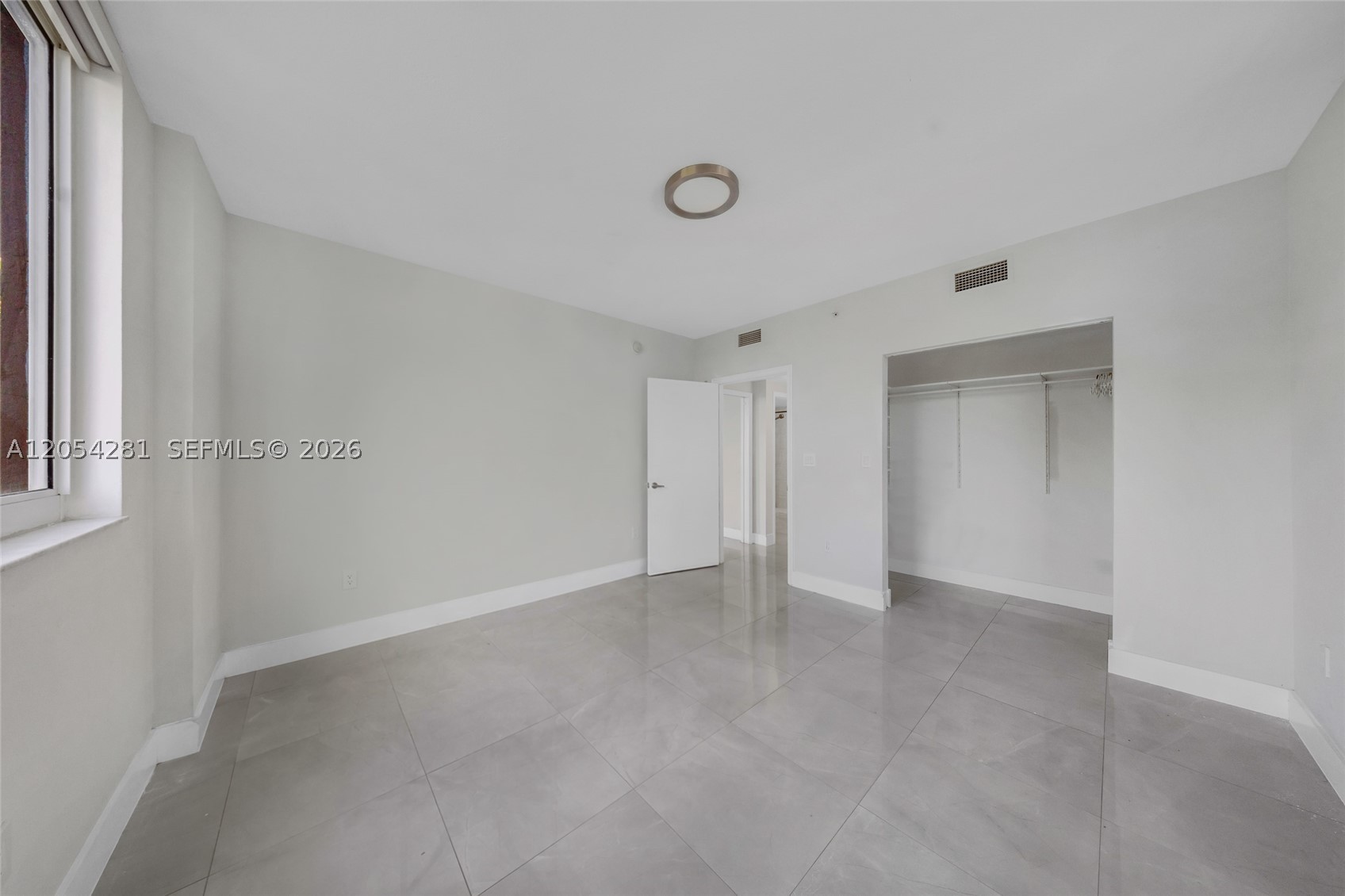 VENTURE AT AVENTURA WEST - Residential Lease