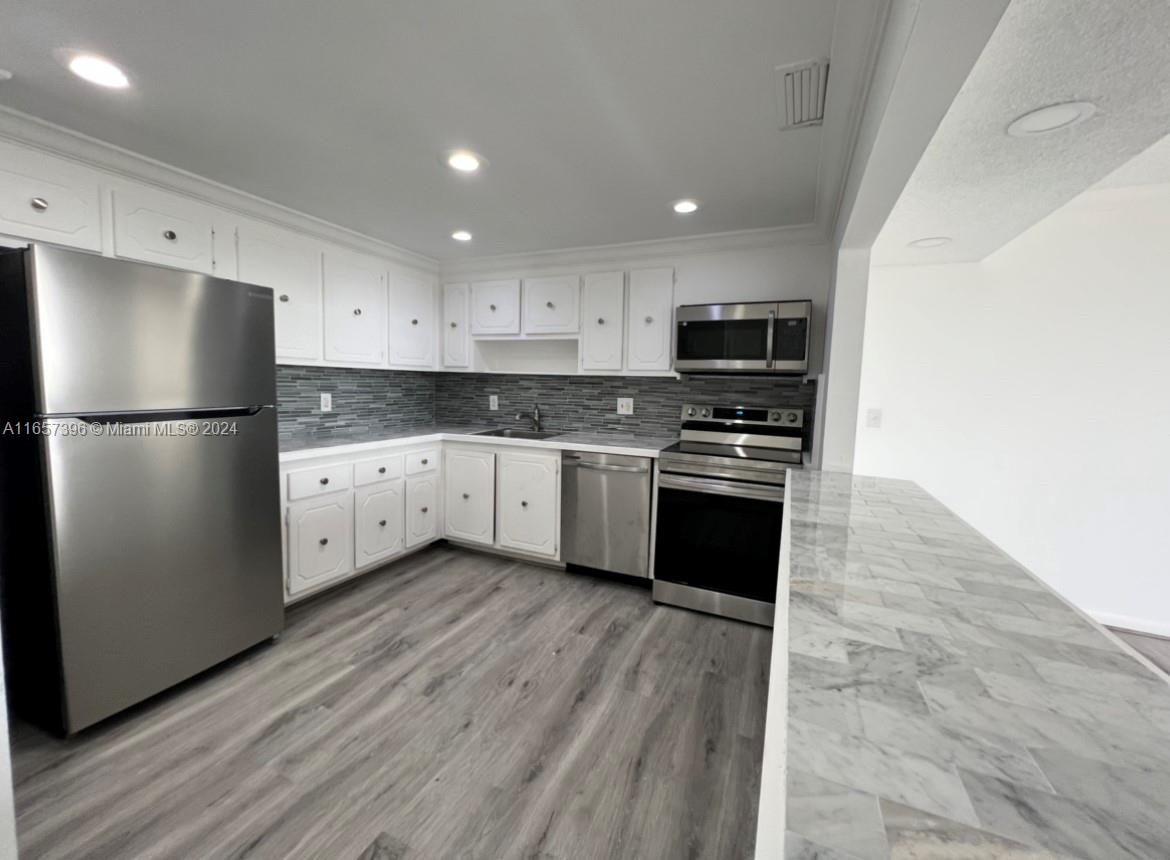 SAILBOAT CAY CONDO - Residential