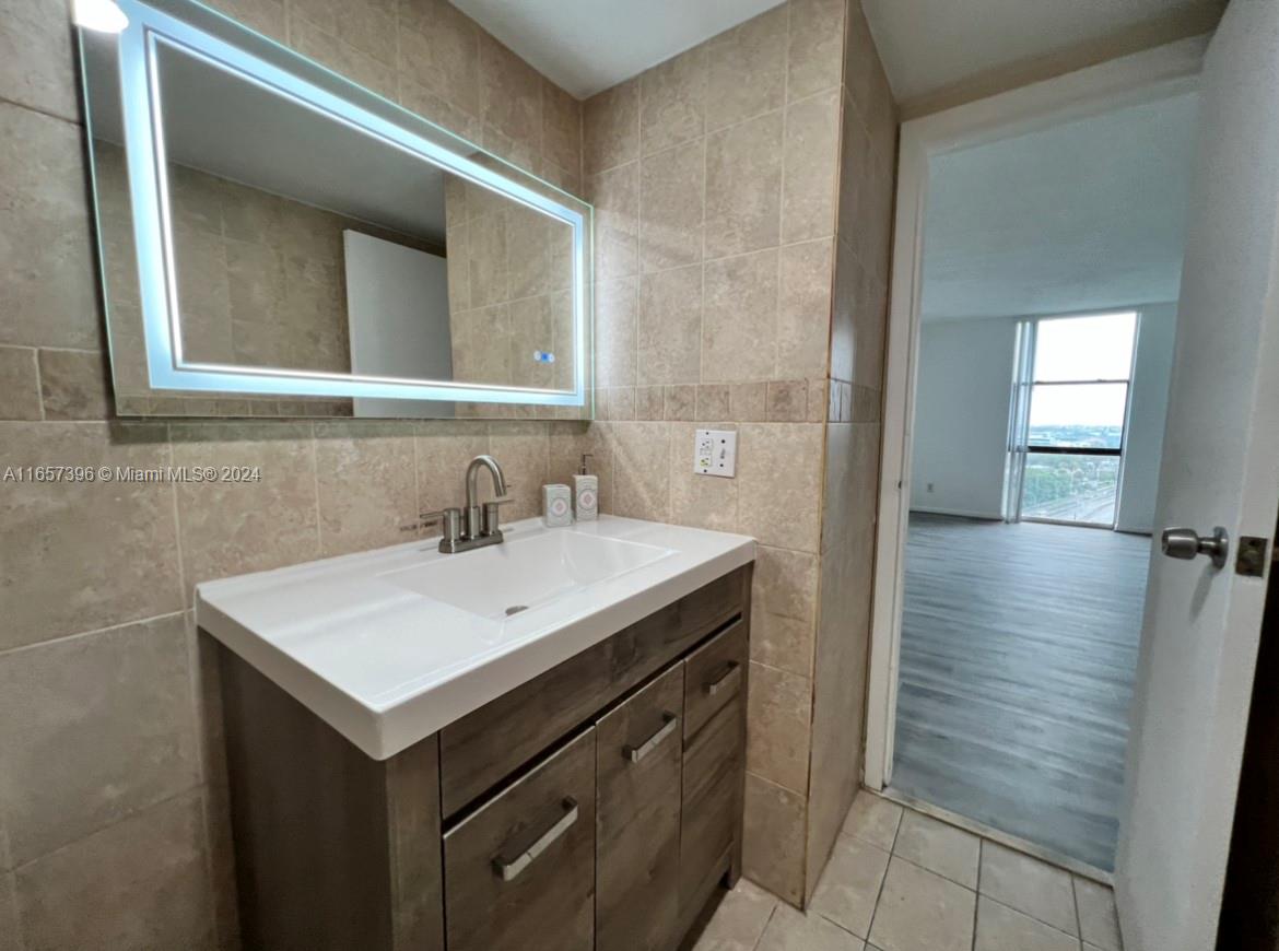 SAILBOAT CAY CONDO - Residential