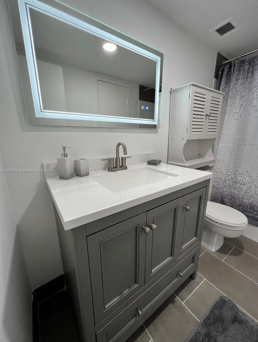 SAILBOAT CAY CONDO - Residential