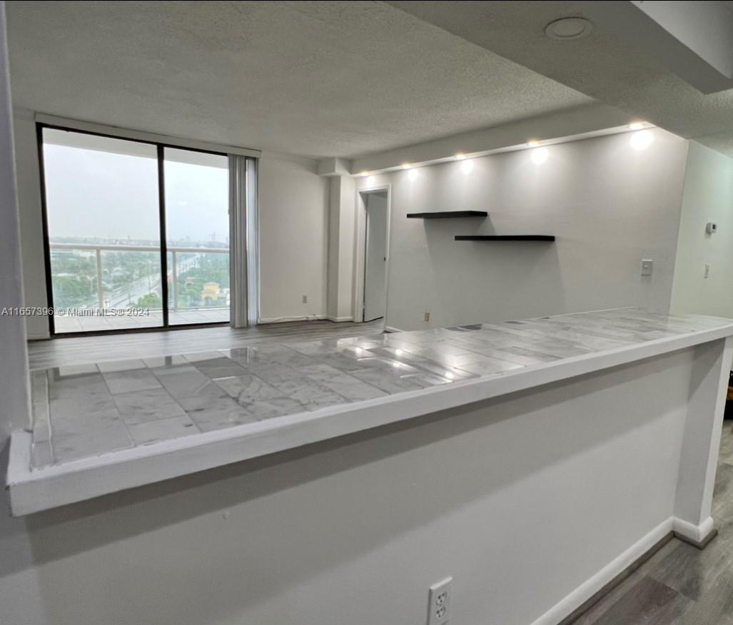 SAILBOAT CAY CONDO - Residential