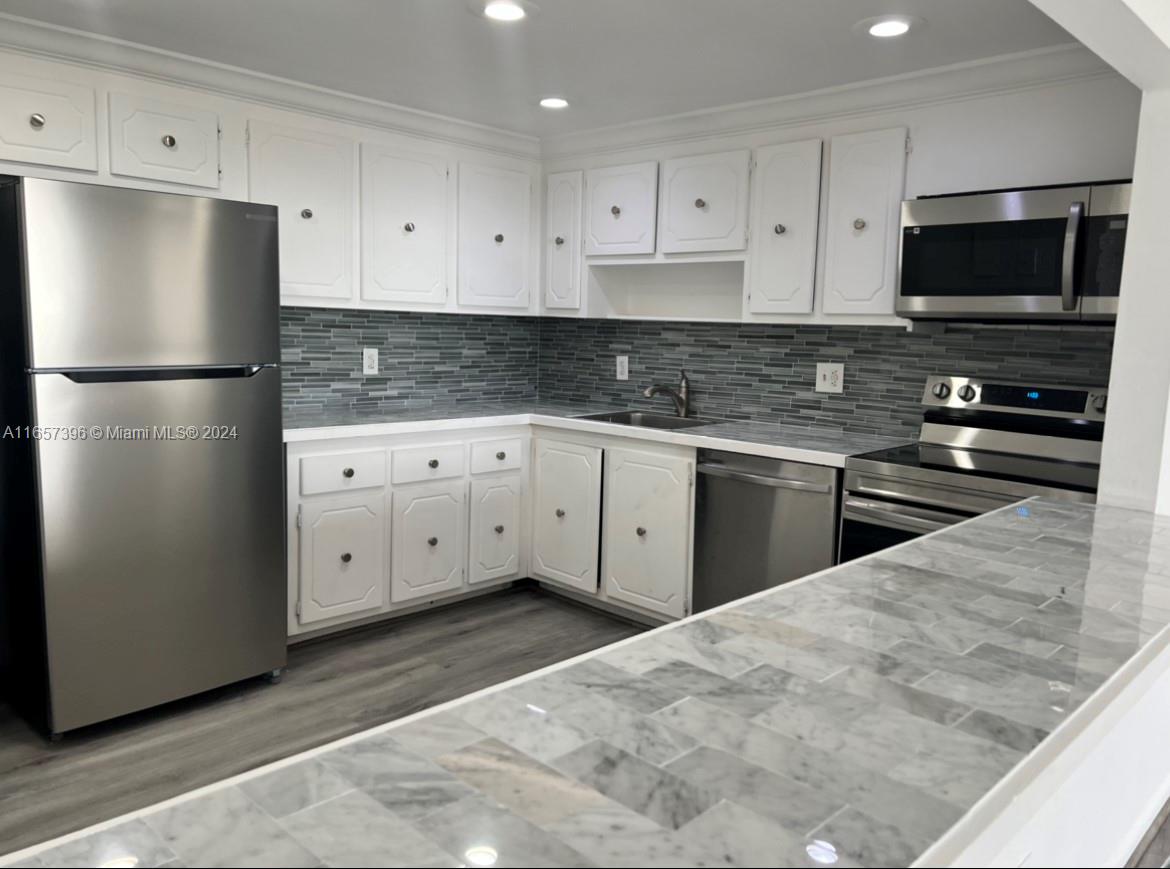 SAILBOAT CAY CONDO - Residential