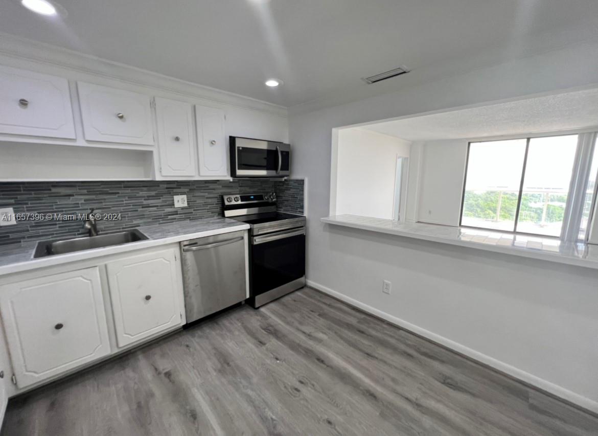 SAILBOAT CAY CONDO - Residential