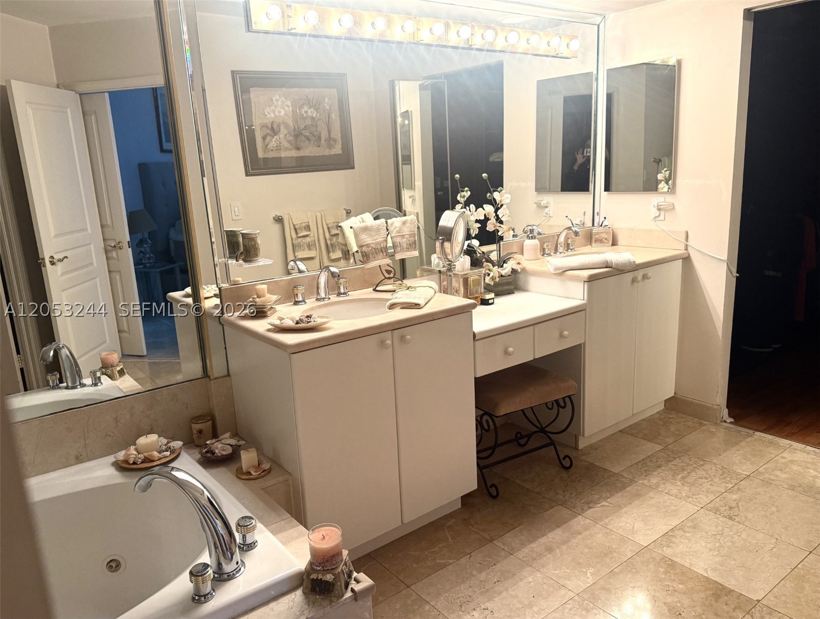 MIRAGE CONDO - Residential Lease