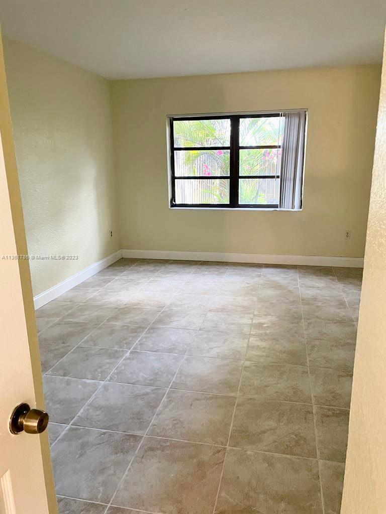 VENETIAN PALMS CONDO - Residential Lease
