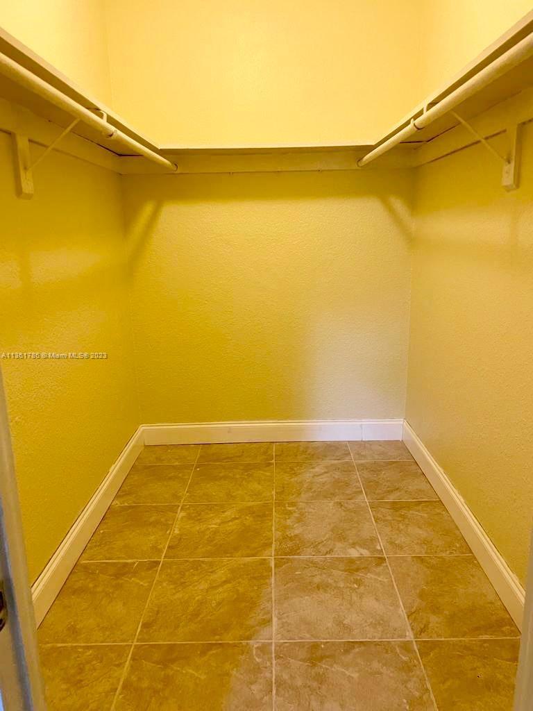 VENETIAN PALMS CONDO - Residential Lease