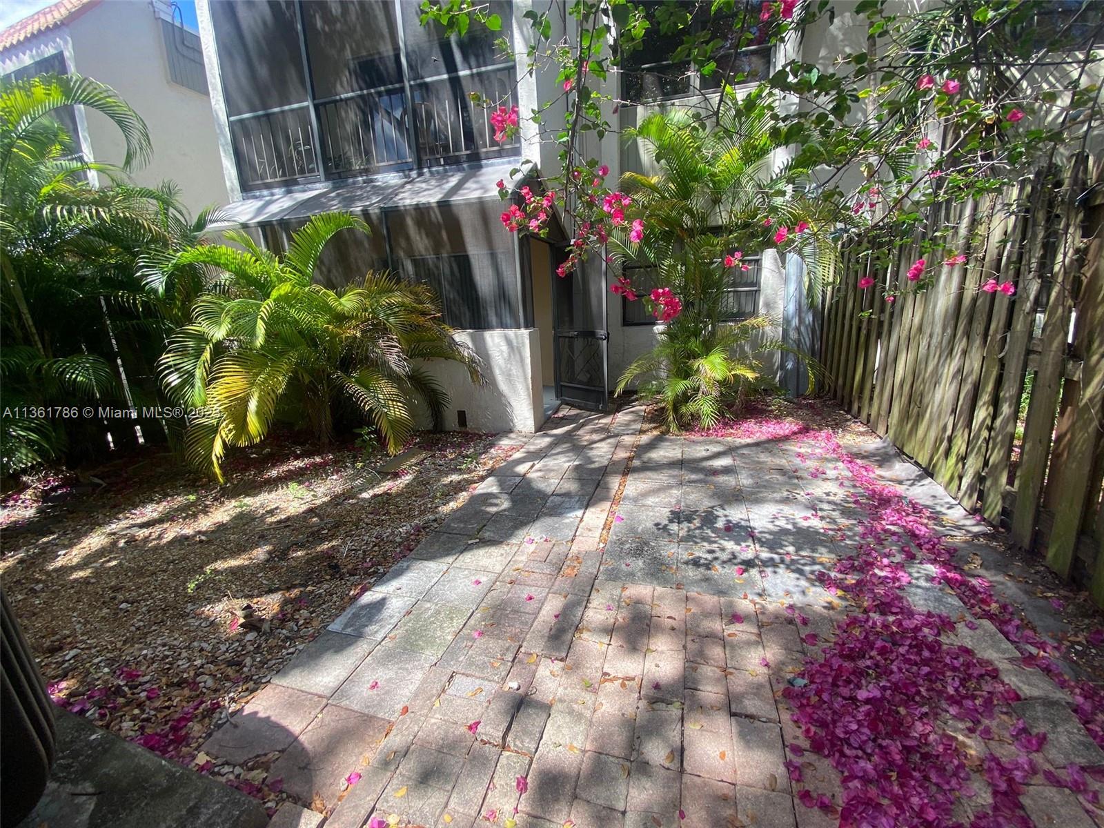 well kept freshly painted 1 Bed 1 bath in Venetian Palms. Large bedroom with lots of natural light and anormous walk in closet. Very desirable unit conveniently located on the ground floor with your very own backyard. Great  neighborhood with A+ Schools, pet friendly, gated community with clubhouse, pool and plenty of parking. Excellent location close to US 1. Palmetto Expressway and across the street from whole foods and target.