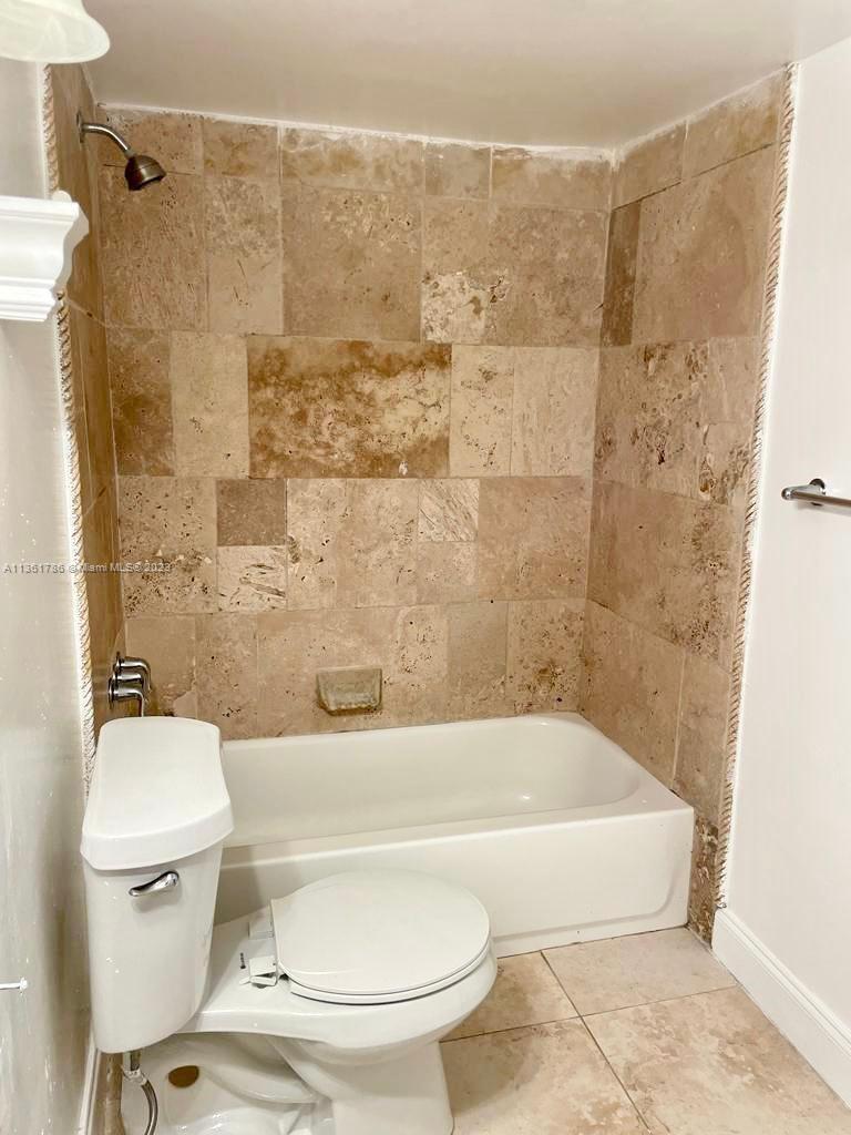 VENETIAN PALMS CONDO - Residential Lease