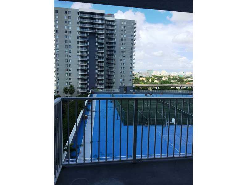 RESORT LIVING, GREAT UNIT WITH LOTS OF AMENITIES POOL, TENNIS, BASKETBALL, VOLLEYBALL, PARTY ROOM IN DOWNTOWN, CLOSE TO RESTAURANTS.NEW CARPET IN THE UNIT.