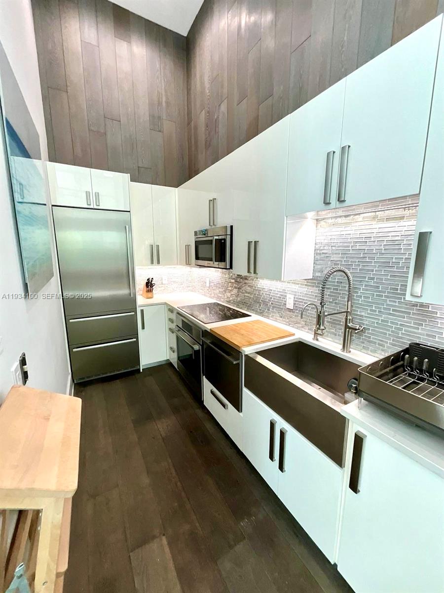 ILONA CONDO - Residential Lease