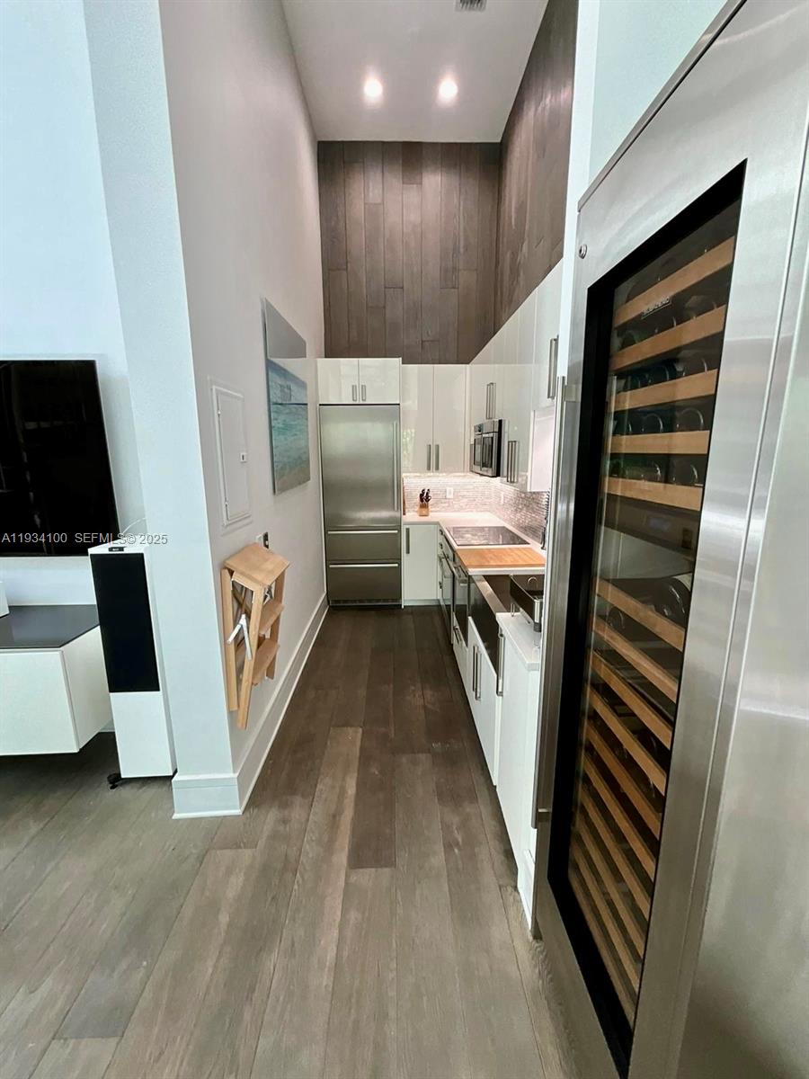 ILONA CONDO - Residential Lease