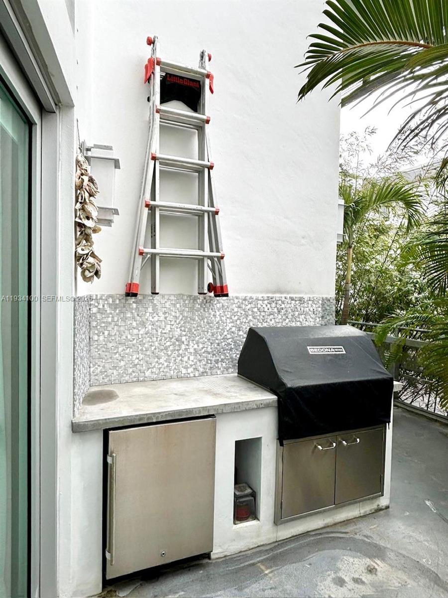 ILONA CONDO - Residential Lease