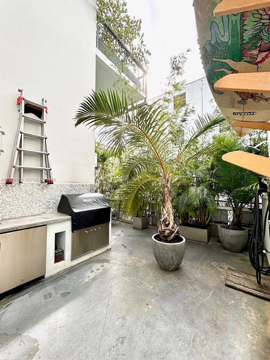 ILONA CONDO - Residential Lease