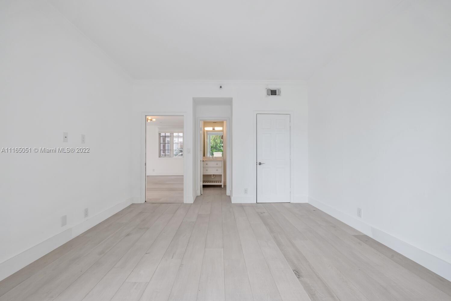 SEASIDE CONDO - Residential